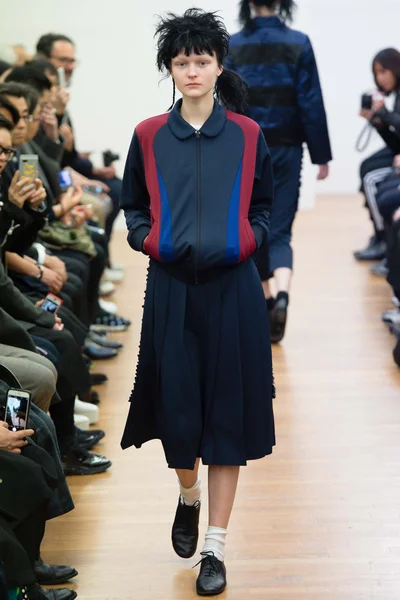 Look 16
